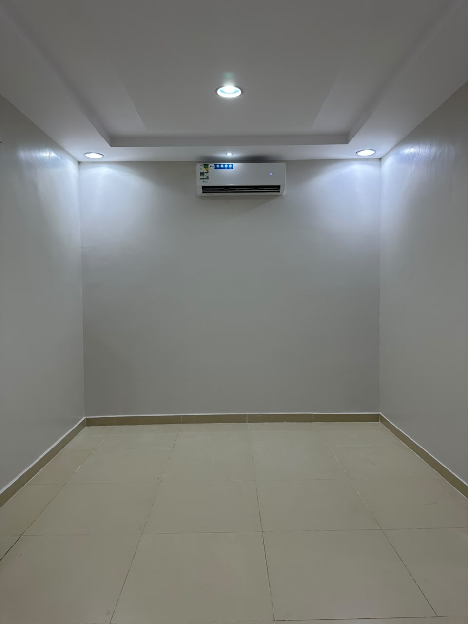شقة ارضية ( مدخل مشترك )